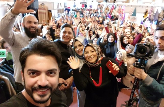 YUSUF GÜNEY’DEN HAYRANLI SELFİE