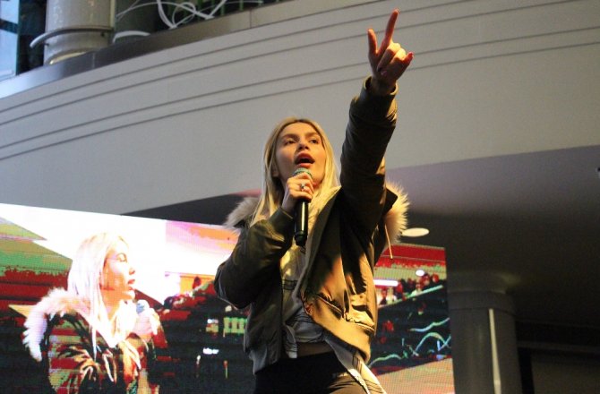 ALEYNA TİLKİ YİNE HAYRAN BIRAKTI