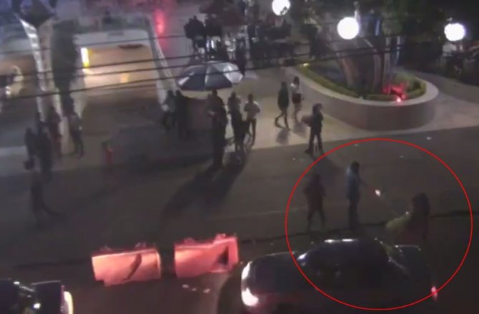 PROFESÖRÜ CADDE ORTASINDA KURŞUN YAĞDIRDI