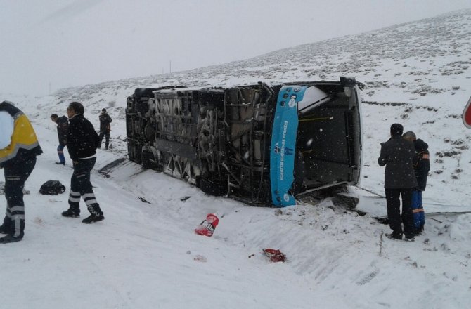 HALK OTOBÜSÜ YAN YATTI: 18 YARALI