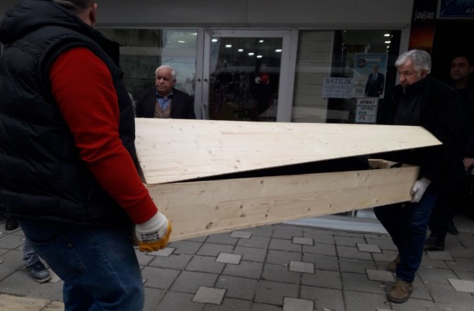 KAPLAMAYA BASTI, 5. KATTAN DÜŞTÜ