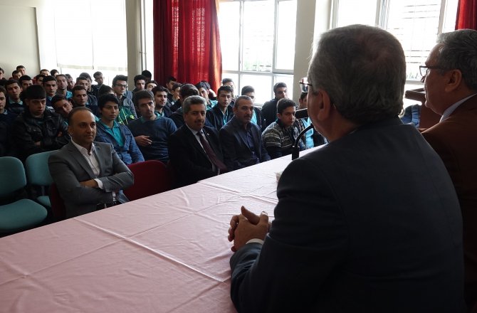 MÜFTÜ CELAL SÜRGEÇ, “ KARİYER GÜNÜNDE” İMAM HATİPLİLERE SESLENDİ