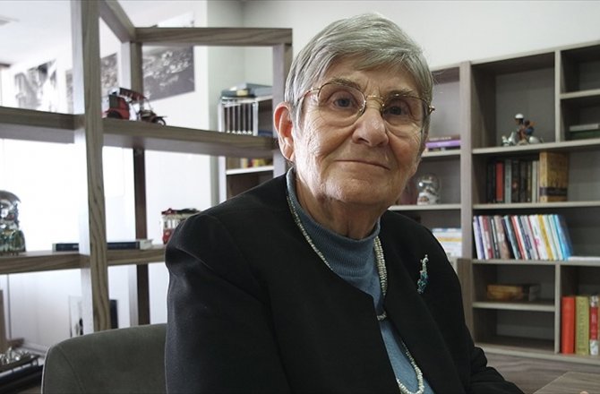 PROF. DR. KARATAY'IN KİTAPLARI HARVARD'DA