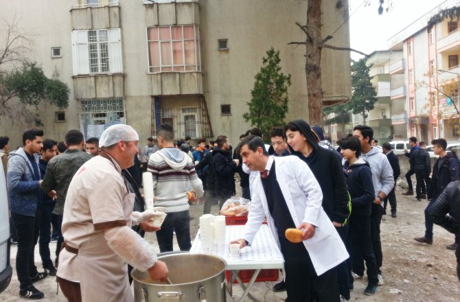 BAŞKAN ERKOÇ ÖĞRENCİLERİN İÇİNİ ISITTI