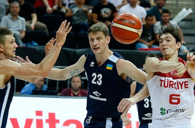 A MİLLİ BASKETBOL TAKIMI LİDERLİK KOLTUĞUNA OTURDU