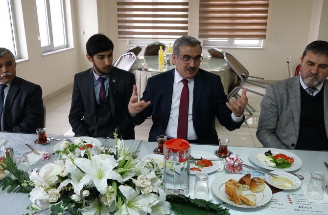 MÜFTÜ SÜRGEÇ ÖĞRENCİ TEMSİLCİLERİYLE BULUŞTU