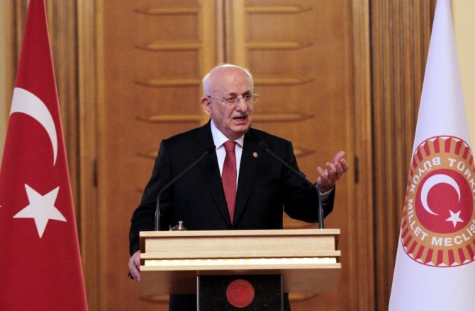 "MİLLETVEKİLLERİ KARIŞIK OTURSUN"