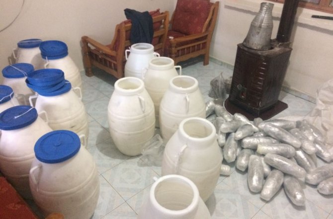 PEYNİR BİDONLARINDAN 82 KİLO ESRAR ÇIKTI