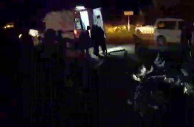 TİCARİ ARAÇ İLE OTOMOBİL ÇARPIŞTI: 2 ÖLÜ, 3 YARALI