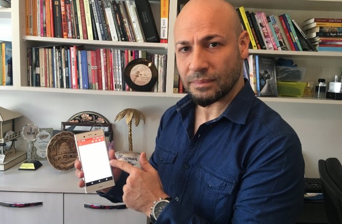 ÜNLÜ YAZARIN KİTABINI ÇALAN KİŞİ HAYRANI ÇIKTI