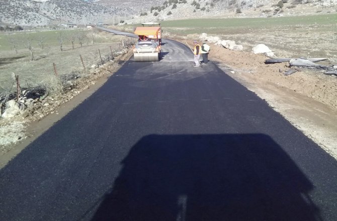 ÇUKURHİSAR YOLU ASFALTLANIYOR