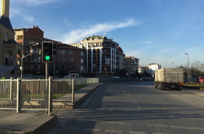 ŞÜPHELİ ARAÇTAN BOMBA ÇIKTI