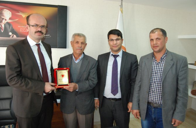 O ÇİFTÇİDEN İL MÜDÜRÜNE TEŞEKKÜR ZİYARETİ