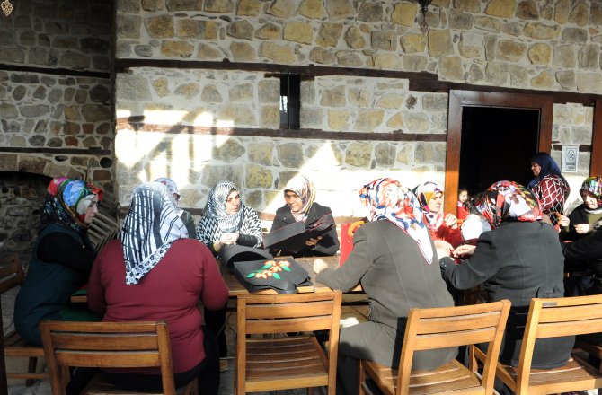 DELİGÖNÜLLLER KONAĞI’NDA KEÇE TASARIM KURSU