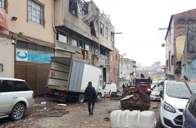 GAZİOSMANPAŞA’DA BUHAR KAZANI PATLADI: 2 YARALI