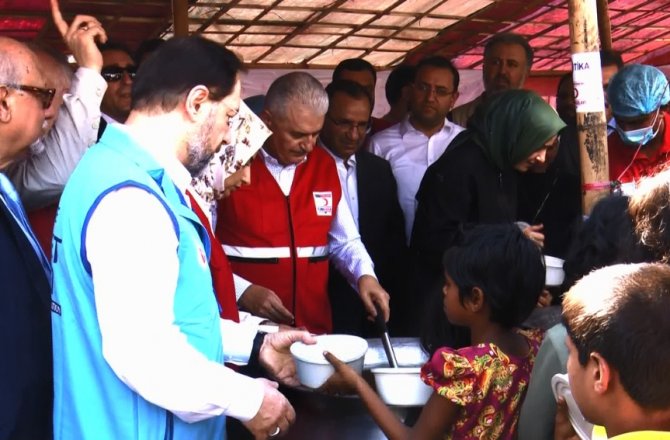 ARAKANLI MÜSLÜMANLARLA BİR ARAYA GELDİ