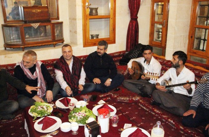 OKTAY KAYNARCA ŞANLIURFA’DA SIRA GECESİNE KATILDI