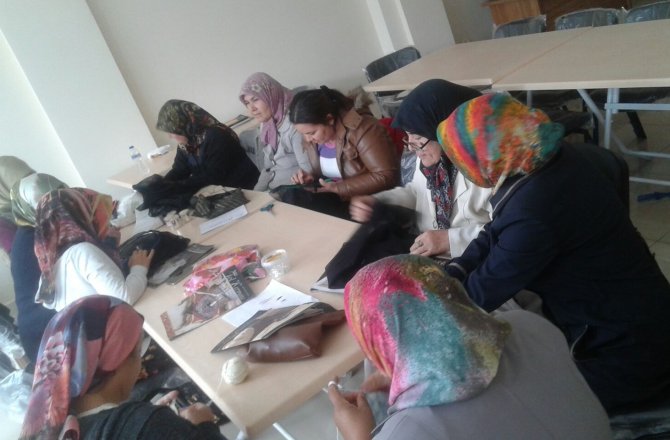 TÜRKOĞLU’NDA KURSLAR DEVAM EDİYOR