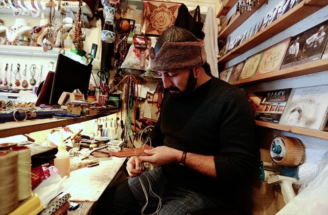 DEVE VE DANA DERİSİNDEN ÜRETİLEN AKSESUARLARA YOĞUN İLGİ