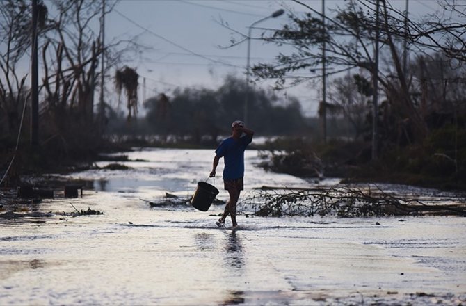 FİLİPİNLER'DEKİ TROPİKAL TAYFUNDA ÖLÜ SAYISI 45'E ÇIKTI