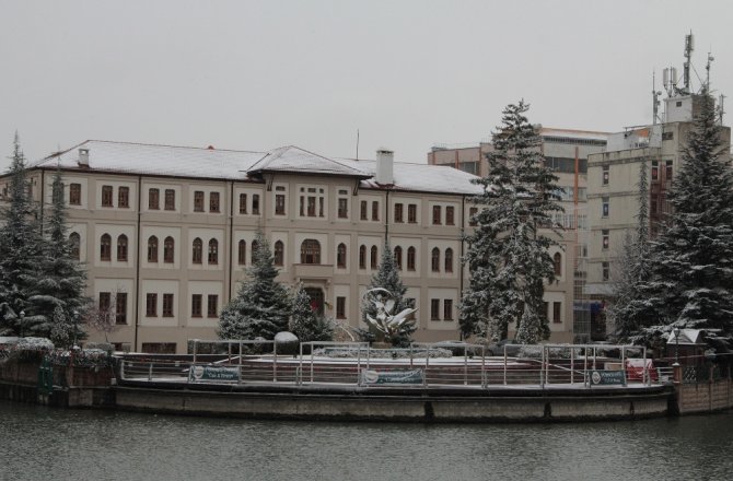 ESKİŞEHİR BEYAZA BÜRÜNDÜ