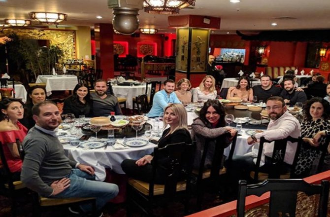 SÜRPRİZ PARTİYE ÜNLÜ İSİMLER KATILDI