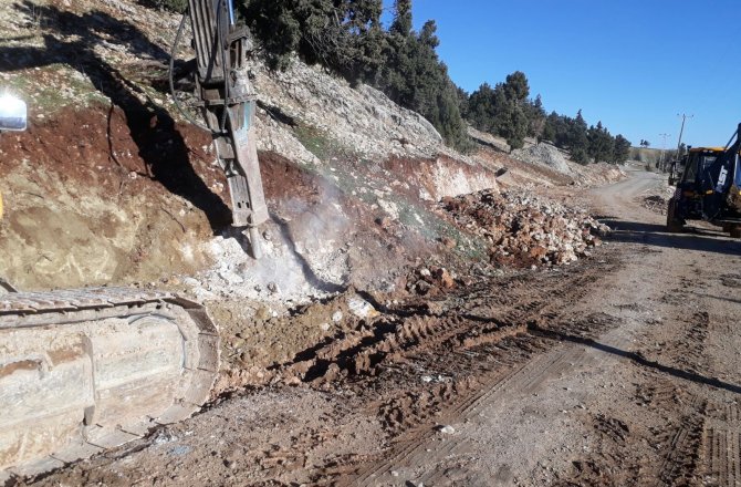 SAKARKAYA-KISIK YOLUNDA ÇALIŞMALAR SÜRÜYOR