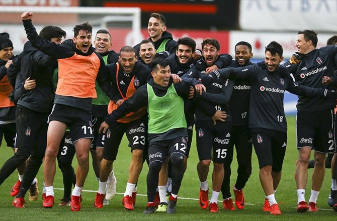 BEŞİKTAŞ İLK YARIDA İSTİKRAR YAKALAYAMADI