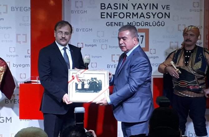 "15 TEMMUZ’UN FOTOĞRAFLARI İLE KURTULUŞ MÜCADELESİ ÖRTÜŞMEKTEDİR"