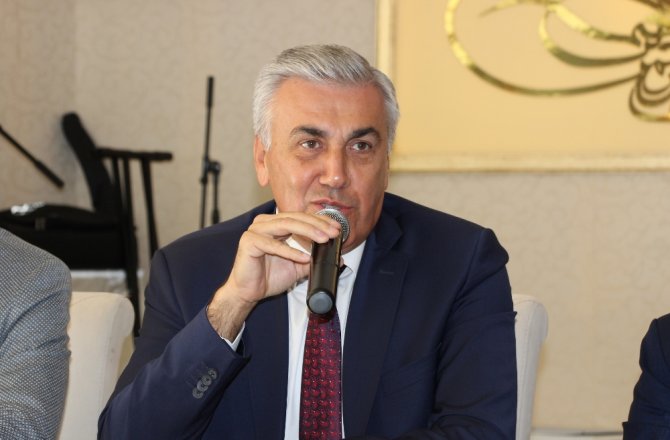 "TÜRK MİLLETİ GİBİ BİZ DE İBRETLE İZLİYORUZ"