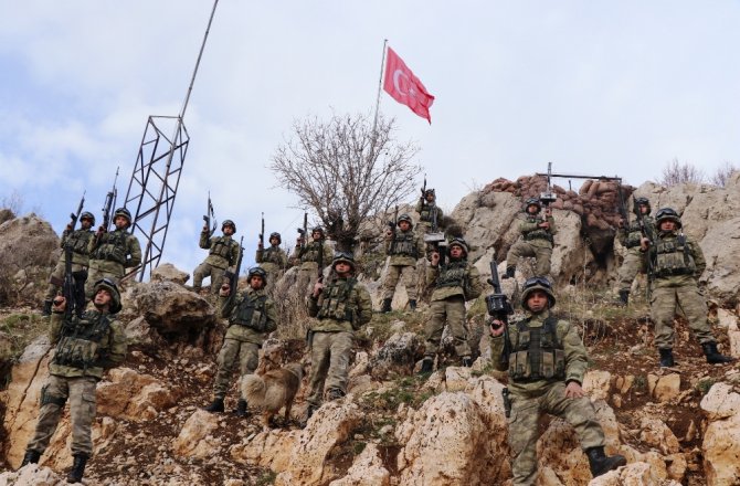 GABAR KARTALLARINDAN KOMANDO ANTLI YENİ YIL MESAJI