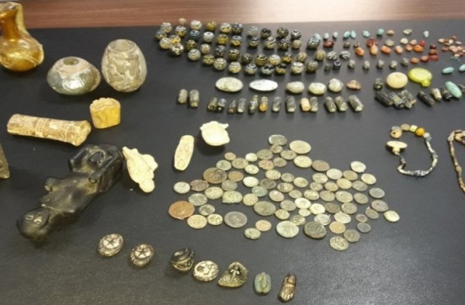 PAHA BİÇİLEMEYEN ESERLERİ SATAMADAN YAKALANDILAR