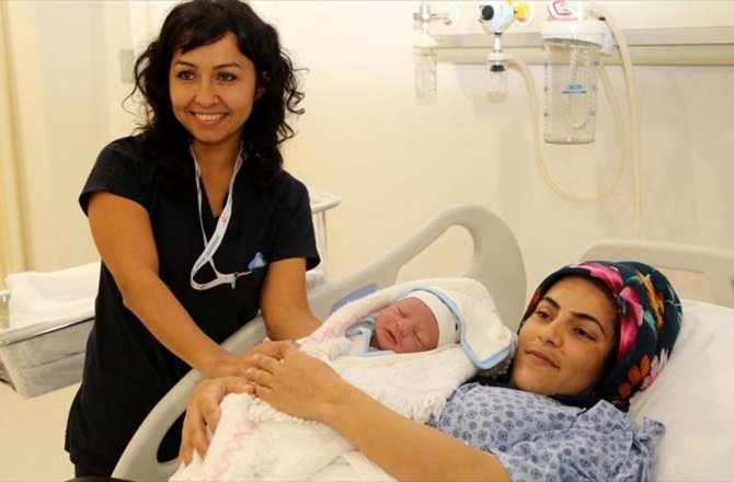 YENİ YILIN İLK BEBEKLERİ DÜNYAYA GELDİ