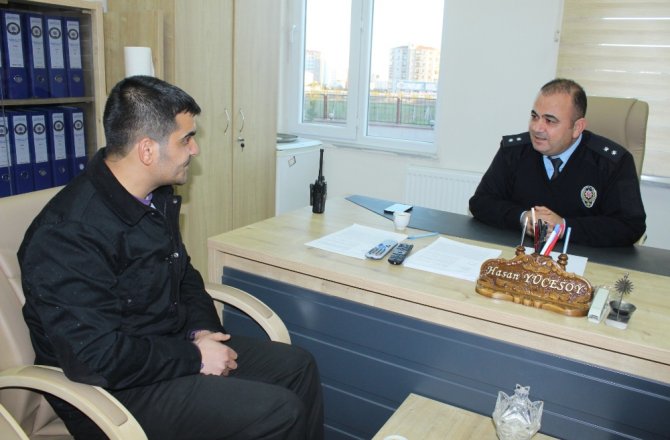 SURİYELİ ÇÖPTE BULDUĞU ALTINLARI POLİSE TESLİM ETTİ