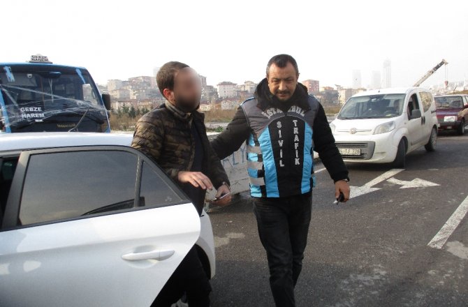 MERDİVENLERDEN ARACI İLE İNDİ, GÖZALTINA ALINDI