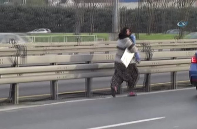 OTOMOBİLLE GELDİLER,ÜSTLERİNİ DEĞİŞTİRİP OTOYOLDA DİLENDİLER