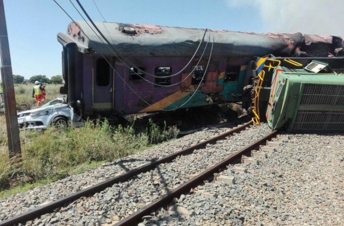 GÜNEY AFRİKA’DA ÖLÜ SAYISI 14’E YÜKSELDİ