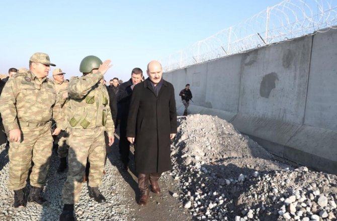 SINIRDAKİ GÜVENLİK DUVARLARININ YÜZDE 50’Sİ TAMAMLANDI