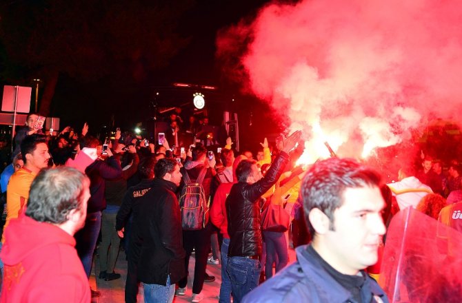 ANTALYA’DA GALATASARAY İZDİHAMI