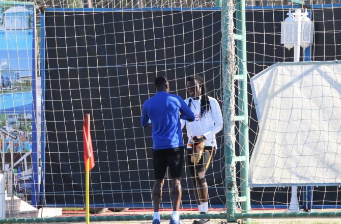 GALATASARAYLI FUTBOLCULARDAN CİSSOKHO’YA ZİYARET