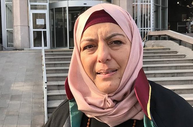 AVUKATLIK CÜBBESİNİ İLK KEZ 50 YAŞINDA GİYEBİLDİ