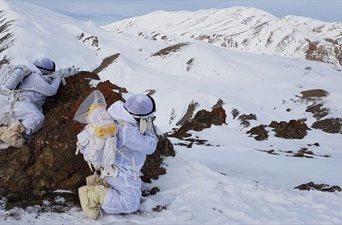 VAN'DAKİ TERÖR OPERASYONUNDA 5 BARINAK KULLANILAMAZ HALE GETİRİLDİ
