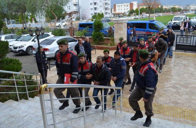 İNSAN TACİRLERİNE JANDARMADAN DARBE: 11 TUTUKLAMA