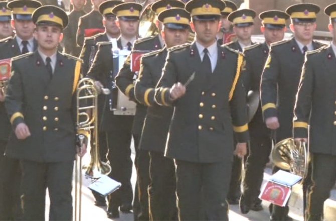 KKTC ASKERİ BANDO O ŞARKIYI YENİDEN ÇALMAYA BAŞLADI