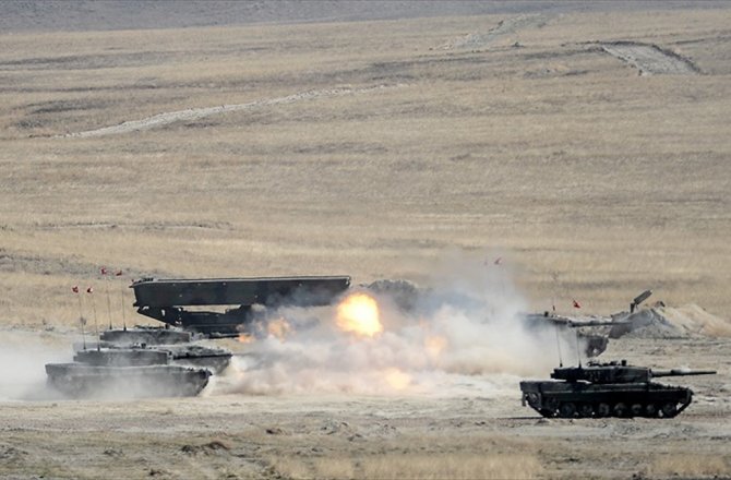 TSK'DAN AFRİN'E YOĞUN TOPÇU ATIŞI