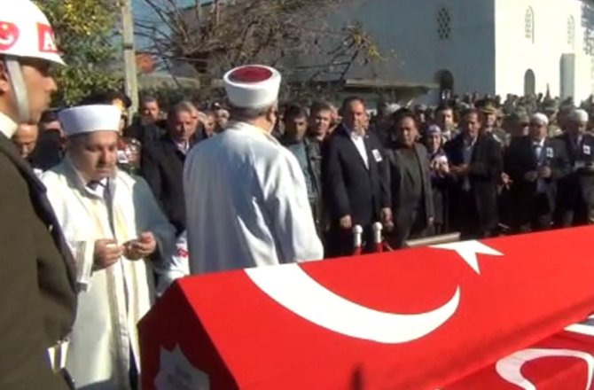 HAKKARİ ŞEHİDİNİ SON YOLCULUĞUNA UĞURLADI