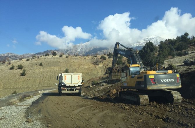 KISIK YOLUNDA GENİŞLETME ÇALIŞMALARI