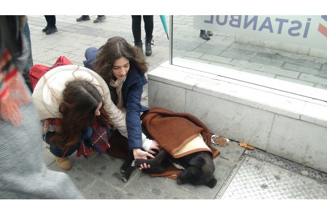 Taksim Metrosunda duygulandıran görüntü