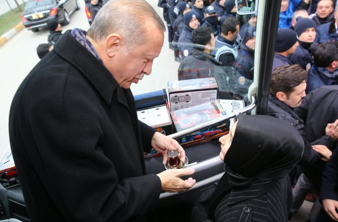 Cumhurbaşkanına çay ikramı