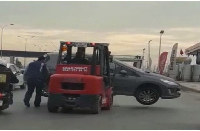 E-5 karayolunda bozulan araca sıra dışı taşıma